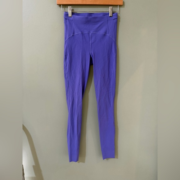 Lululemon SenseKnit High-Rise
Running Tight 28"
Colour Charged Indigo size 4 - Picture 2 of 6